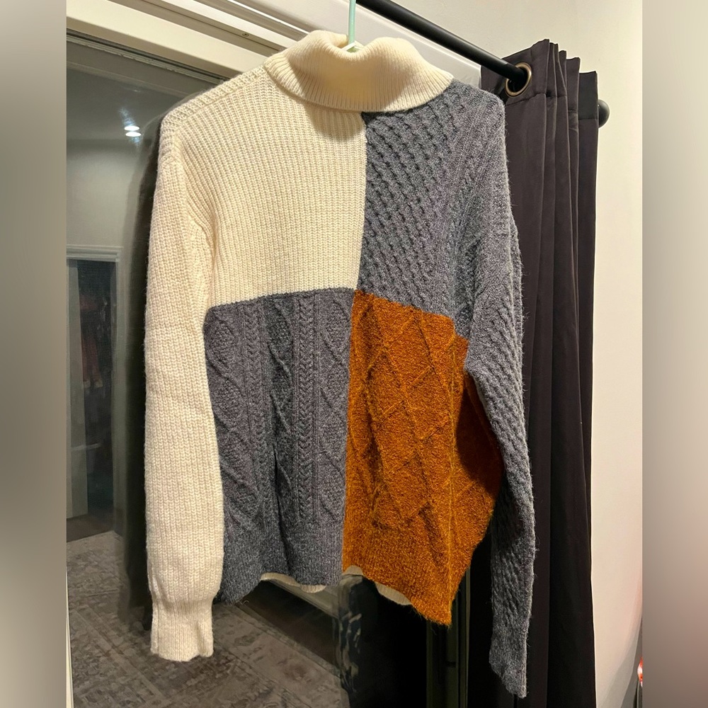 Turtle neck sweater color block